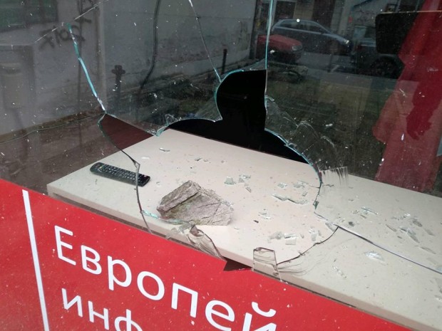 15 годишен бургазлия е извършителят на счупването на витрината на офиса