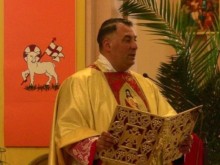 Папа Франциск пристига със самолет на летището в Граф Игнатиево