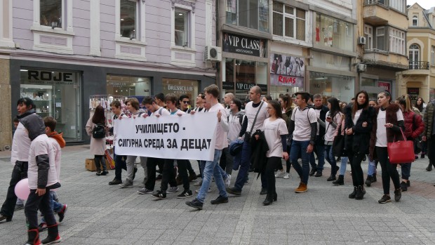 Пловдивските ученици шестваха срещу насилието в училище предаде репортер на