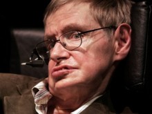Учени разкриха загадка, свързана с болестта на Стивън Хокинг