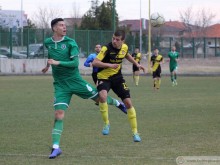 "Канарче" опита да вкара от центъра като Неделев