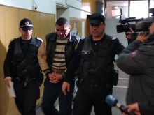 Оставиха зад решетките убиеца от Езерово