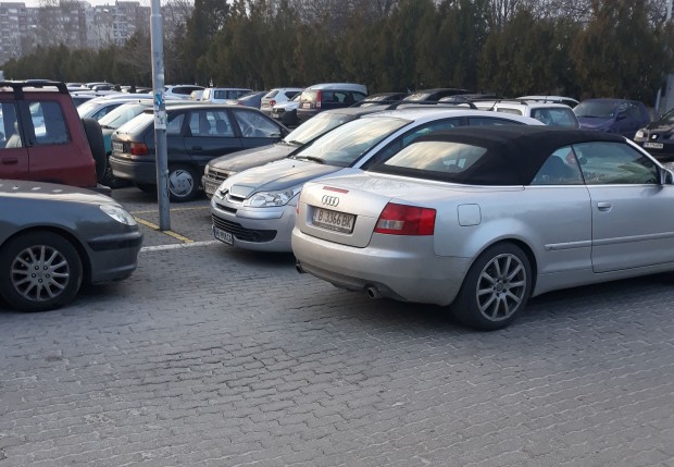 Varna24 bg Как паркира варненска кола пред магазин Триумф Това попита