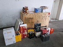 Грък скри 147 бутилки алкохол в тайник на кабриолет, нашите митничари го спипаха