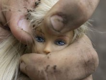 Двама мъже в продължение на три години сексуално насилват малко дете