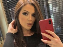 Преслава легна под ножа, публикува снимка с новата си визия