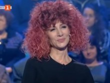 Секси баба успя да препоти водещия на "Стани богат"