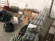 Митничари откриха над 300 бутилки водка в автобус с пътници