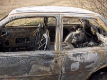 Крадец набута "Голф" в канавка, не можа да го извади и го запали