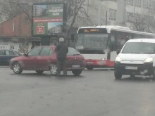 Шофьорка: Паднаха две капки дъжд и народът откачи!