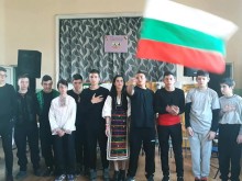 Ученици от ОУ "Елин Пелин" правят премиера на "Хъшове" в урок по родолюбие