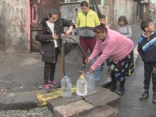 Евродепутат написа писмо заради спряна вода в ромската махала
