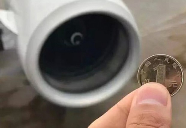 Пътник на китайска авиокомпания хвърли монета в двигателя на самолет