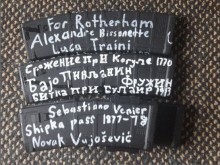 Експерти с плашеща хипотеза защо на оръжията на атентатора от Нова Зеландия се виждат надписи на кирилица