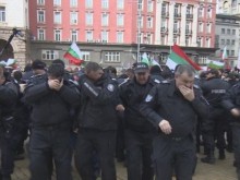 Как полицията се “подлюти" със спрей, докато се опитваше да спре протестиращи