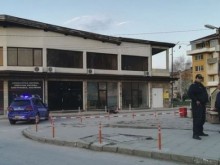 Жестоко убийство посред бял ден! Ревнив мъж закла жена си пред очите на детето им