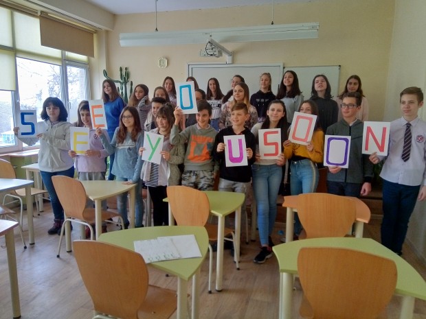 26 ученици и 4 учители от Средно училище Гео Милев