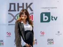 Наследничката на секссимвола Аня Пенчева с гордост показа наедрялото си коремче
