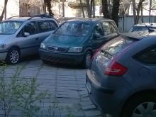 Автоморга в междублокови пространства трови живота на хората в "Северен"
