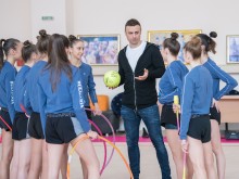 Бербатов засне фотосесия с грациите от ансамбъла