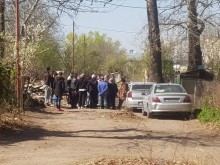 Полиция на "Кукленско" заради бутането на незаконни постройки