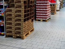 Охраната на "Кауфланд" вкара пловдивчанин в "тъмната" стаичка, движенията му били съмнителни