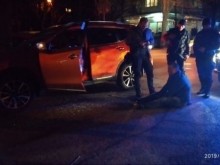 Лош късмет за известен автокрадец, натресе се челно в патрулка и го заловиха