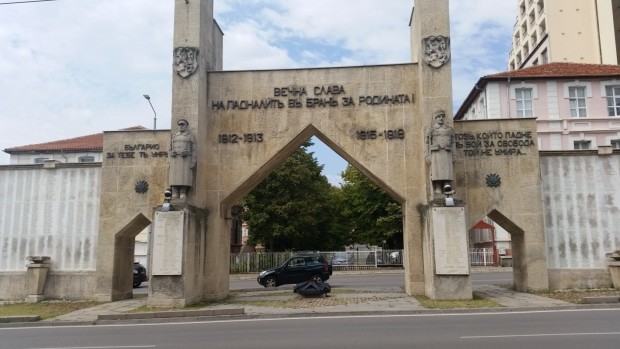 Арката на Осми приморски пехотен полк във Варна бе обновена