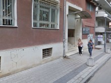 Охранител откри пистолет в чанта в Данъчното в Пловдив!
