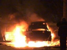 Автомобили пламнаха в "Тракия"