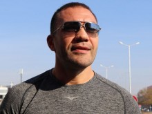 Кобрата има голям жокер! Един човек може да го извади от скандала с целувката