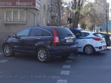 Джип помете пешеходка на пешеходна пътека до НХК в Бургас