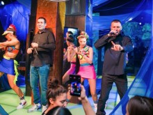 Какво всъщност се случва с Ъпсурт?