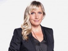 Тригодишният син на Елена Йончева по детски я определя така: Мама работи кучка, която бие Бойко!