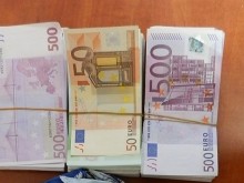 Митничари откриха контрабандна валута за над 250 000 лева, скрита в кутии с бисквити
