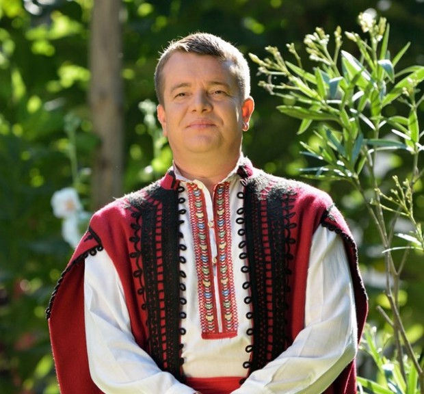 Народният певец Илия Луков който преди време стана многодетен татко