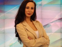 Нова сочна целувка в ефир с наша красива репортерка разбуни духовете!