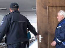 Пореден ужас в България! Дядо изнасили 5-годишната си внучка