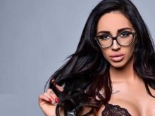 Мис "Силикон" май се кротна, но ще спре ли с провокациите?