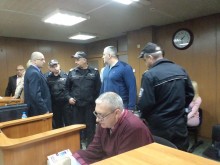 Закопчаните полицаи не признават вина