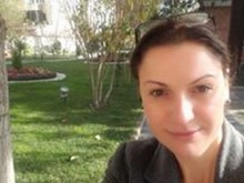Известна водеща от Нова тв лети на крилете на любовта! Мъжът до нея я носи на ръце