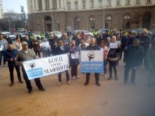 Протестът пред Министерския съвет завърши с ареста на четирима! Мятали яйца по сградата на правителството
