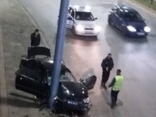 Патрулки и линейки хвърчат в Пловдив заради жесток удар в стълб