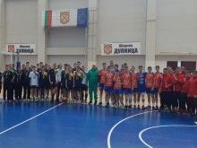 Легендата Любо Ганев награди пловдивски волейболисти