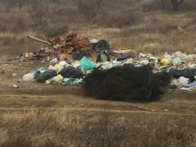 Грозна гледка на незаконно сметище тормози жители на Белащица