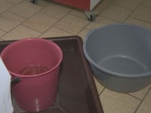 Покривът на Националната библиотека протече