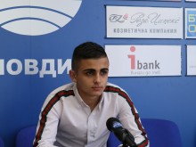 Над 300 пенсионери ще получат козунак за Великден от 17-годишния Кирил