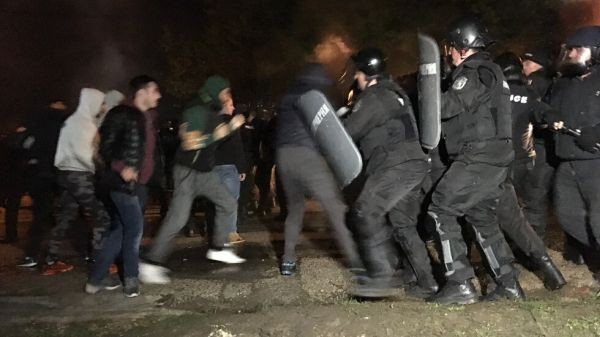 Сблъсъци между протестиращите и жандармерията в Габрово вчера Градът през