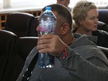 Райфъла сътвори истинско шоу в опита си да се скрие от обективите