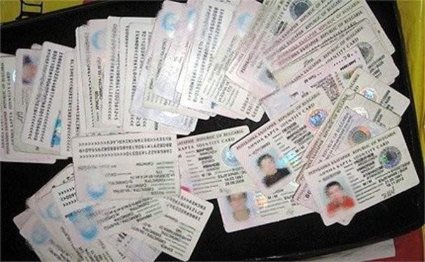 Разбиха цех за фалшиви документи!